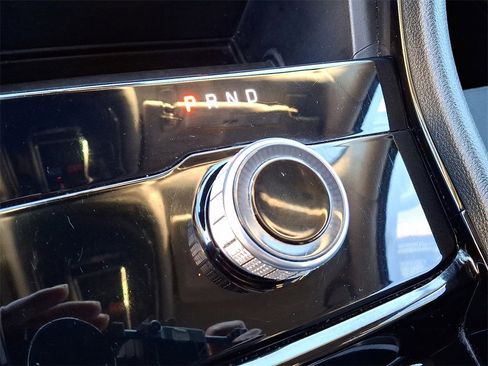 Used 2023 Jeep Grand Cherokee L Laredo image 17