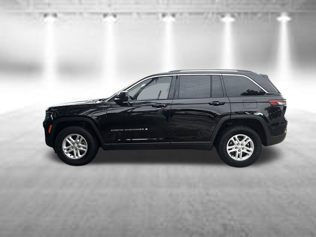Used 2023 Jeep Grand Cherokee Laredo AWD/4WD image 4