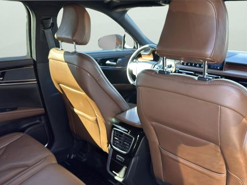 Certified 2022 Lincoln Nautilus Reserve image 29