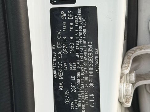 Used 2025 Kia K4 LXS image 28