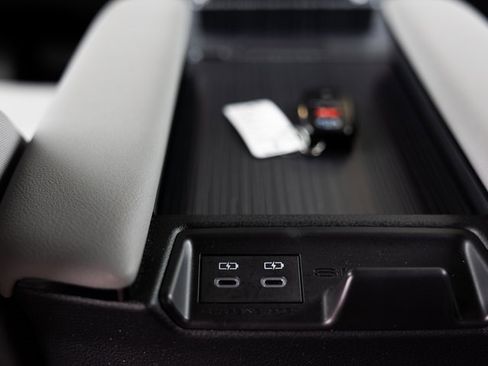 Used 2025 Toyota Sienna LE image 24