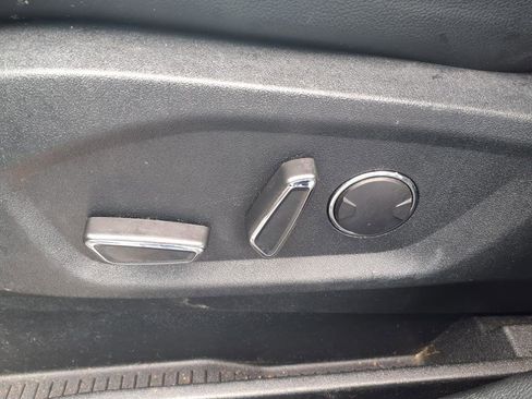 Used 2018 Ford Edge Titanium w/ Ford Safe & Smart Package image 19