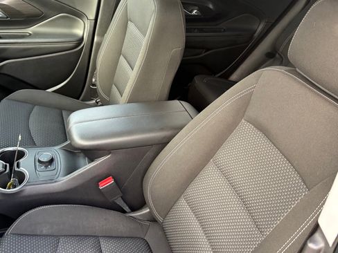 Used 2024 GMC Terrain SLE image 28