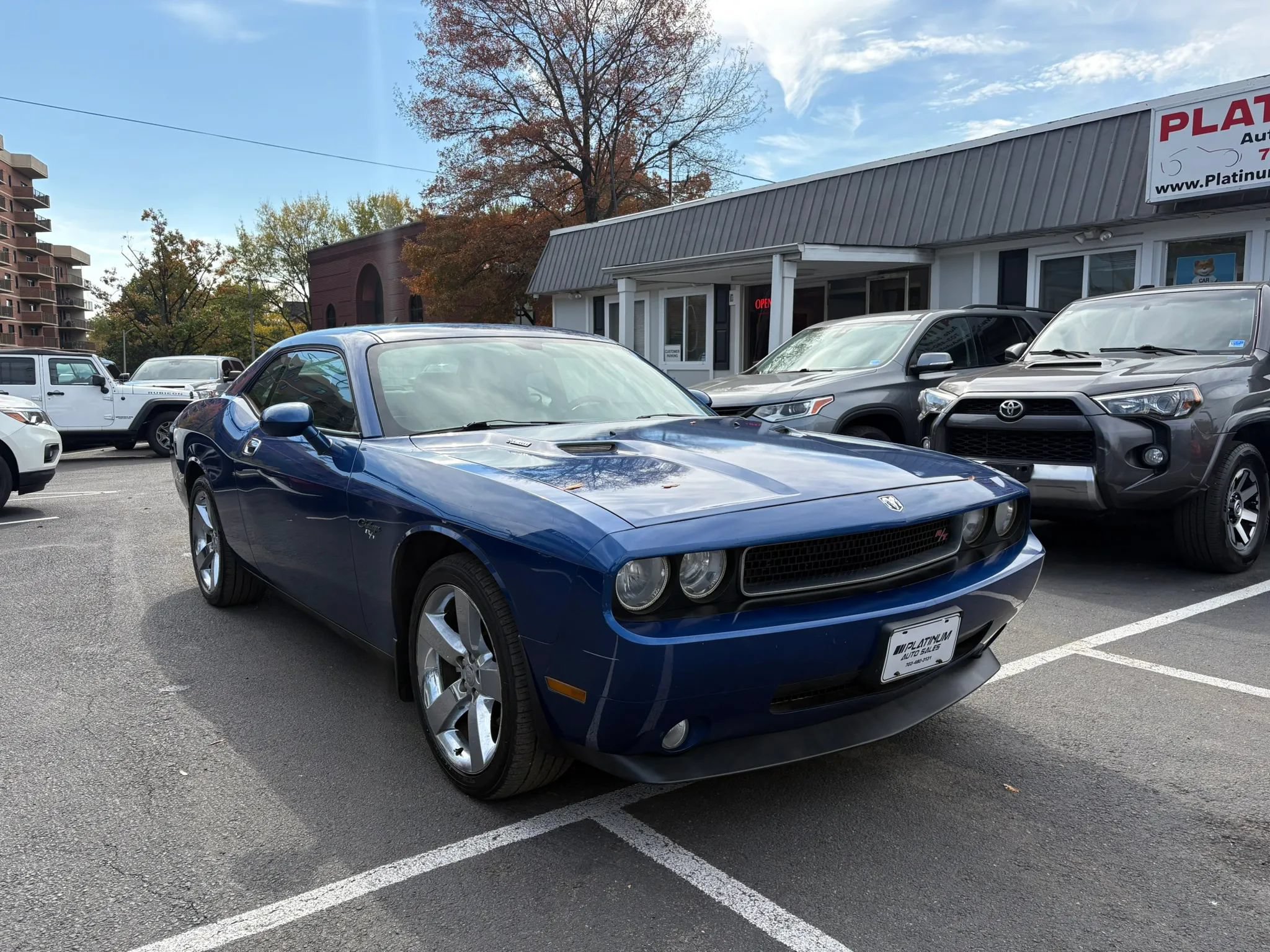 Used 2010 Dodge Challenger R/T RWD image 2