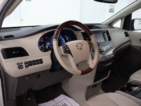 Used 2013 Toyota Sienna Limited w/ Premium Pkg FWD image 14