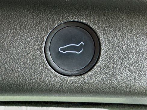 Used 2022 Tesla Model Y Long Range AWD/4WD image 30