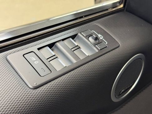 Used 2023 Land Rover Discovery S R-Dynamic AWD/4WD image 9