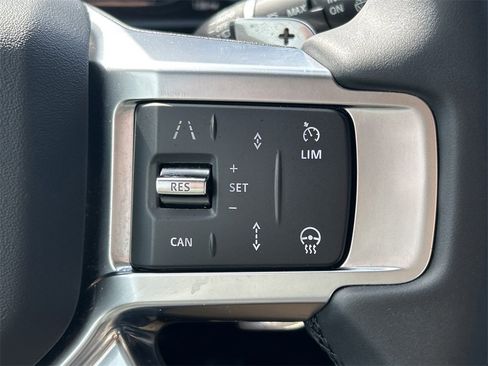 Used 2025 Land Rover Discovery Dynamic SE image 44