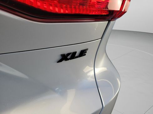Certified 2023 Toyota Venza XLE image 16