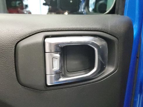 Used 2025 Jeep Wrangler Unlimited Sport AWD/4WD image 17