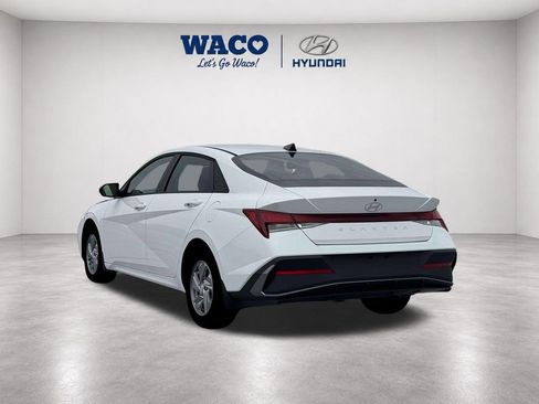 Used 2026 Hyundai Elantra SE FWD image 2