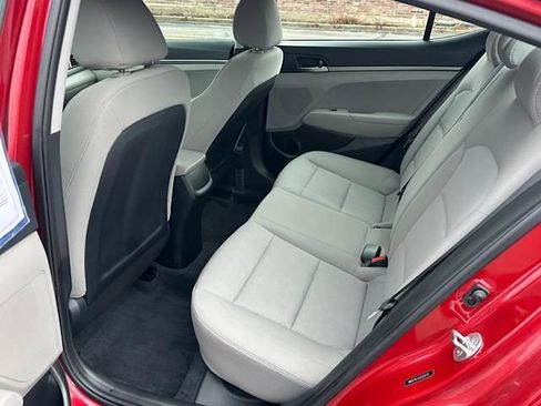 Used 2018 Hyundai Elantra SE image 16