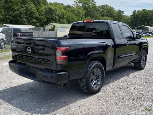 Used 2025 Nissan Frontier SV RWD image 5