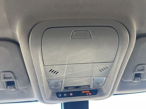 Used 2023 Chevrolet Equinox LT image 42