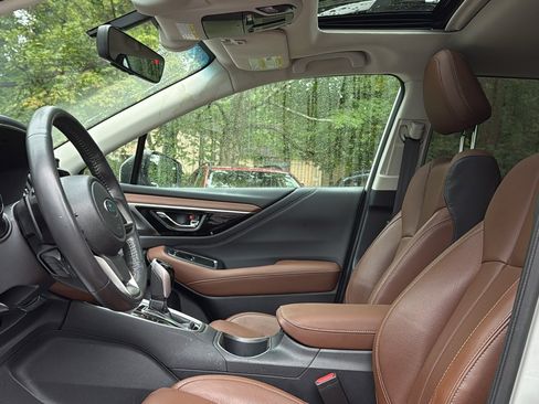 Used 2022 Subaru Outback Touring AWD/4WD image 12