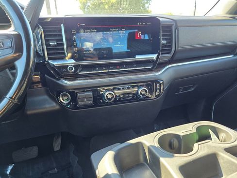 Used 2024 GMC Sierra 2500 SLE image 30