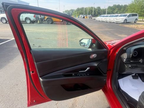 Used 2023 Hyundai Elantra Limited FWD image 12