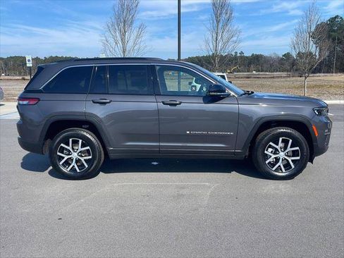 Certified 2025 Jeep Grand Cherokee Limited image 8