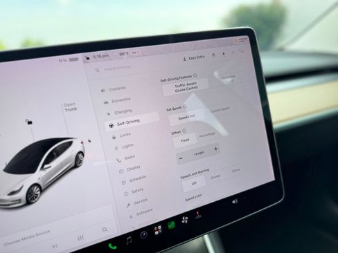 Used 2018 Tesla Model 3 Long Range RWD image 30