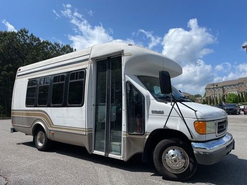 Used 2006 Ford E-350 and Econoline 350 Super Duty RWD image 1