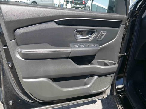 Used 2025 Honda Pilot Touring image 25