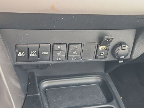 Used 2016 Toyota RAV4 Limited w/ Advanced Technology Package AWD/4WD image 23