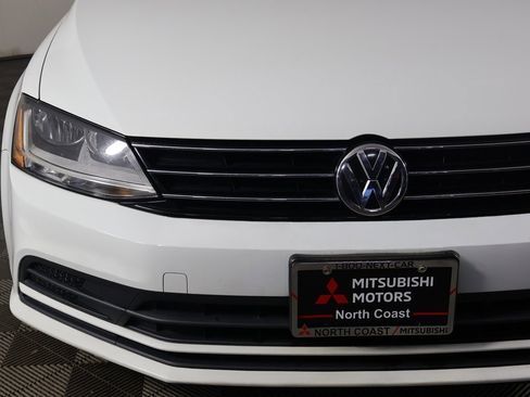Used 2017 Volkswagen Jetta SE image 12