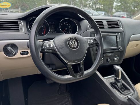 Used 2018 Volkswagen Jetta SE FWD image 10