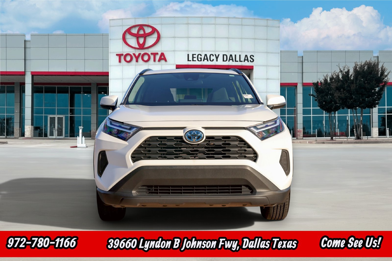 Used 2024 Toyota RAV4 LE AWD/4WD image 5