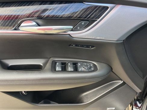 Used 2025 Cadillac XT6 Premium Luxury image 15