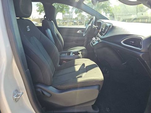 Used 2020 Chrysler Pacifica Touring w/ S Appearance Package FWD image 10