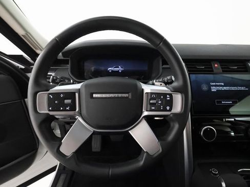 Used 2024 Land Rover Discovery S image 12