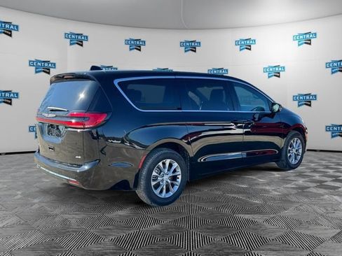 New 2026 Chrysler Pacifica Select AWD/4WD image 5
