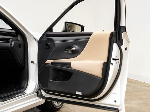 Used 2019 Lexus ES 350 w/ Premium Package image 40