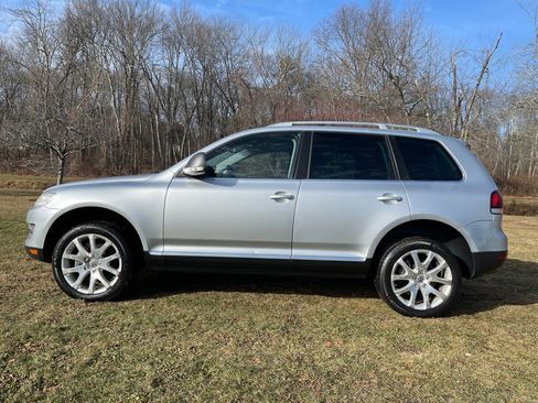 Used 2010 Volkswagen Touareg VR6 w/ Luxury Pkg image 27