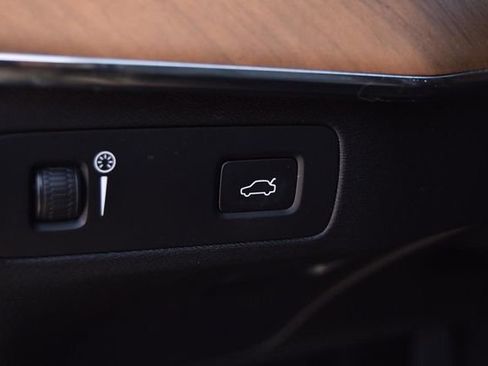 Used 2021 Volvo XC90 T6 Momentum image 11