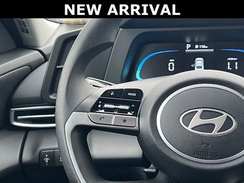 Certified 2025 Hyundai Elantra SE image 20