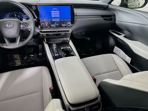 Used 2025 Lexus RX 350h w/ Convenience Package image 25
