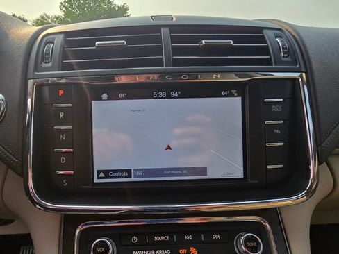 Used 2017 Lincoln Continental Reserve w/ Climate Package AWD/4WD image 17