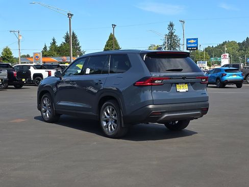 New 2025 Toyota Grand Highlander FWD image 4