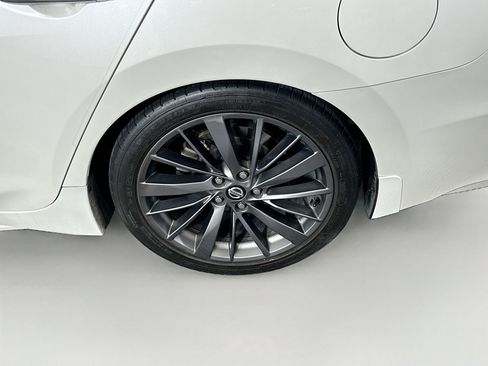 Used 2020 Nissan Maxima Platinum w/ Reserve Package FWD image 11
