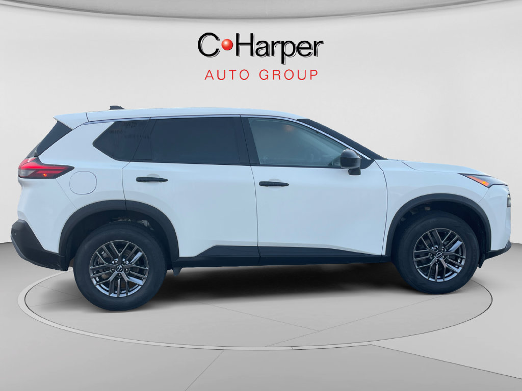 Used 2023 Nissan Rogue S AWD/4WD image 2