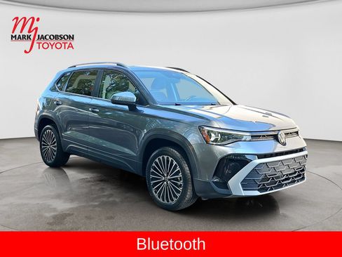 Used 2025 Volkswagen Taos SE FWD image 4
