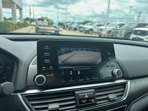 Used 2019 Honda Accord LX image 4