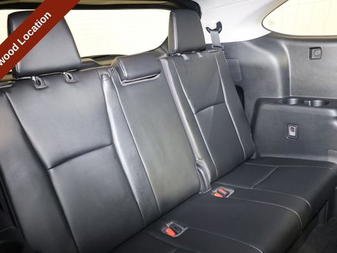 Used 2022 Toyota Highlander XLE AWD/4WD image 44