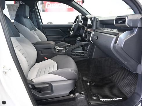 Used 2025 Toyota Tacoma TRD Sport AWD/4WD image 12