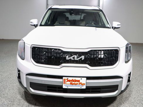 Used 2024 Kia Telluride EX w/ EX Captain's Chair Package image 4
