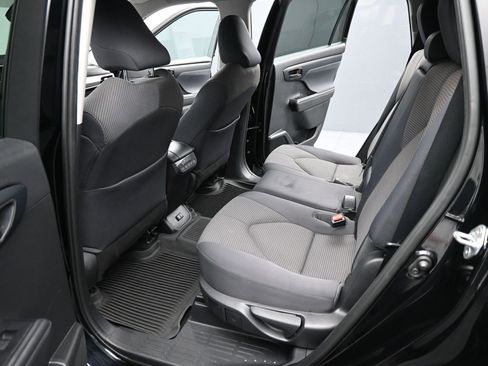 Used 2021 Toyota Highlander L image 17