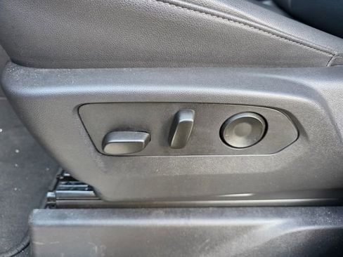 Used 2025 GMC Sierra 1500 SLT image 16