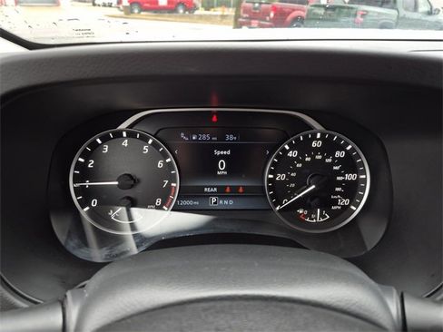 Certified 2025 Nissan Frontier SV image 29